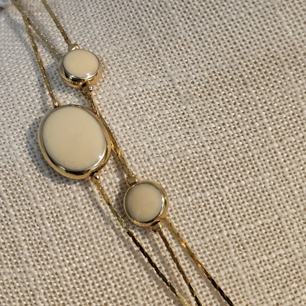Vintage Avon Gold and Enamel Necklace